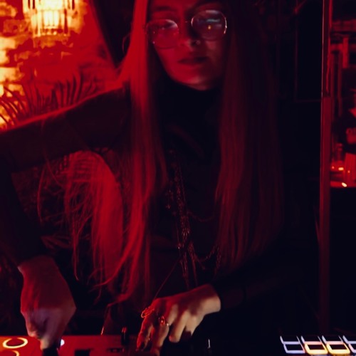 &ily - SOMOS X SincerelyThursdays-Closing Set