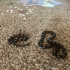 Beadz around my neck [zaxattaxx]