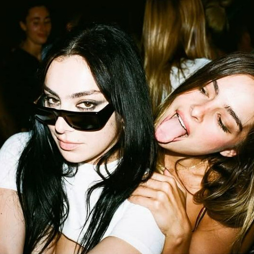 "Fame is a Gun" Addison Rae x "365 featuring shygirl" Charli xcx (Sharmander Mashup)