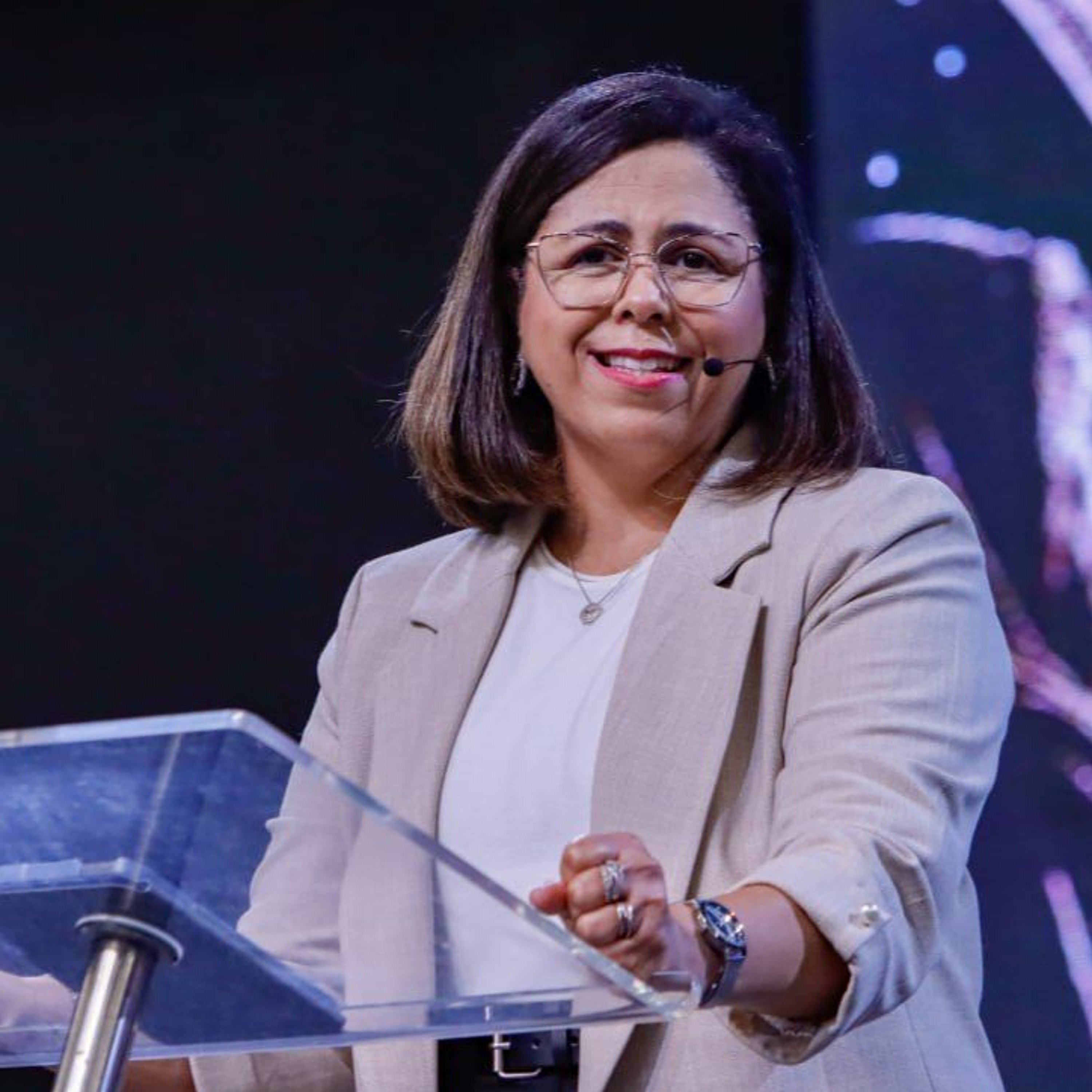 Ouvintes ou praticantes: A fé cresce quando a Palavra é posta em prática. - Shirla Lacerda