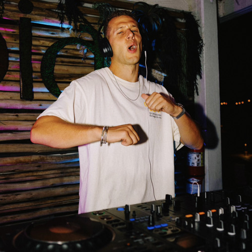 Opening for Birds of Mind at Reveillon Carneiros Afterparty (Live Snippet)