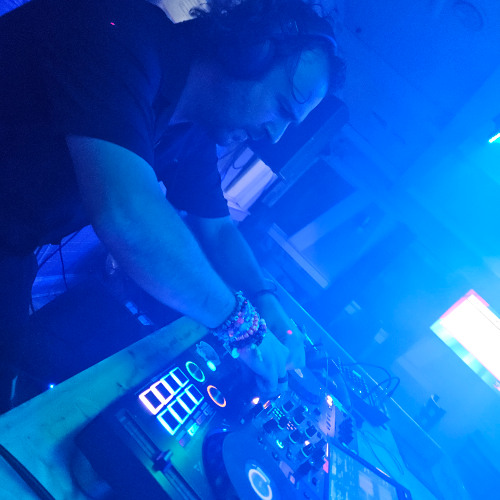 Tech House Happy learned how to putt?!
