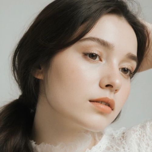 Φεύγεις πάλι.