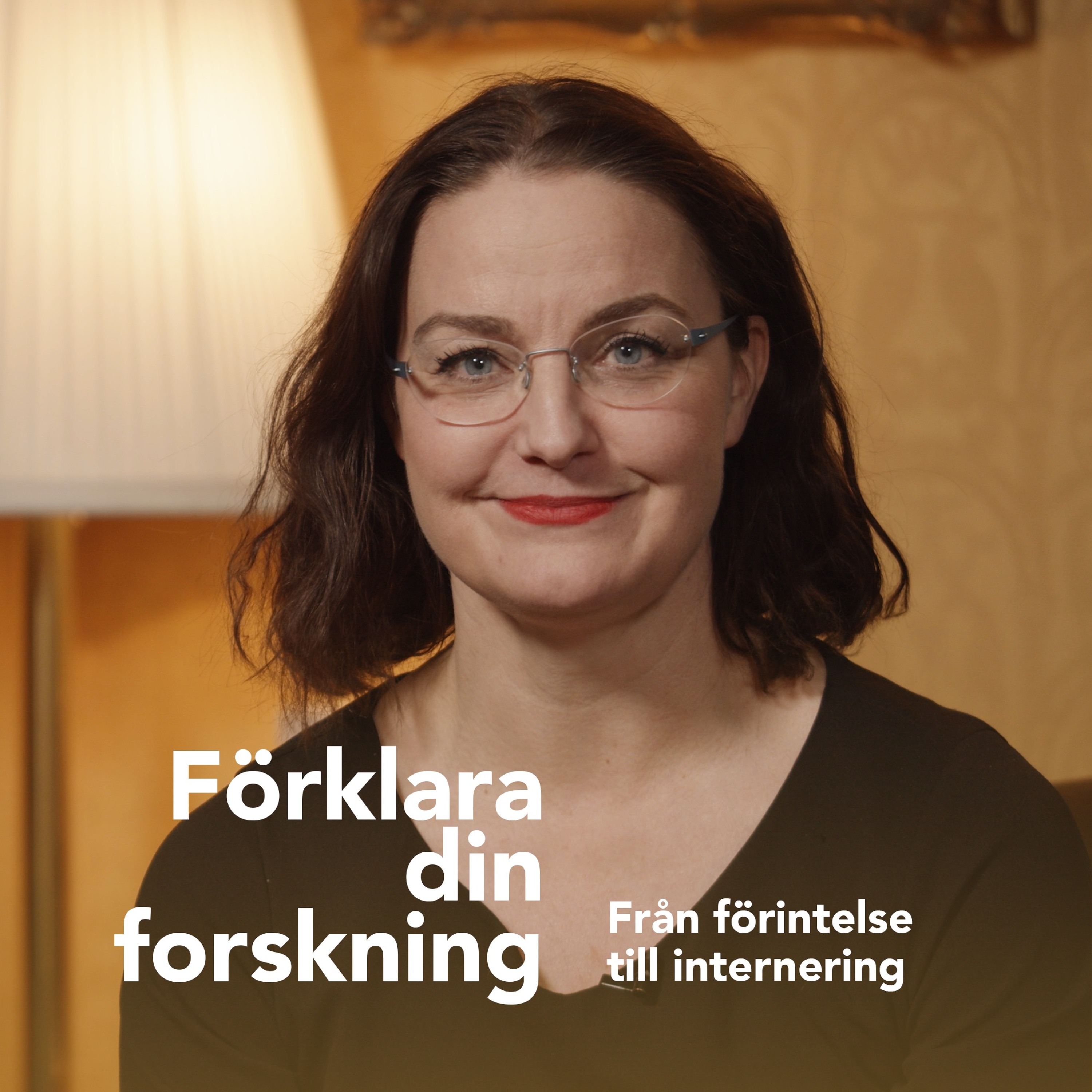 Podcastbild: Förklara din forskning 2023 – Från förintelse till internering med Britta Zetterström Geschwind
