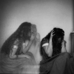 " عود على وضمني في وسط عينك . . "