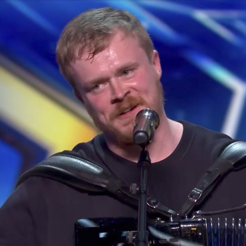 RuMac plays 'Yes Sir, I Can Boogie' on ACCORDION!