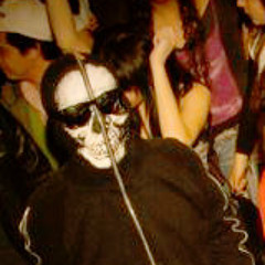 SKULLMAN d-_-b
