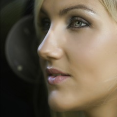 Alisia Vitis OFFICIAL UK