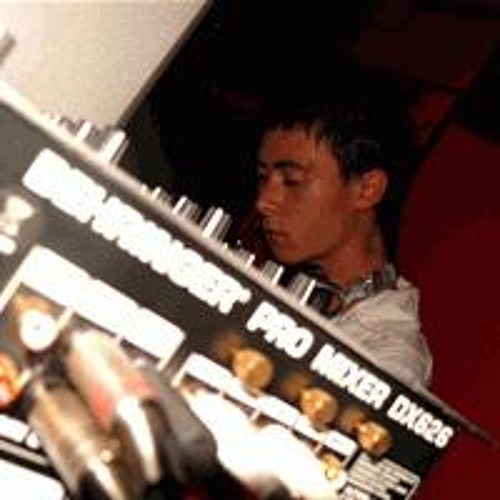 Not now, i'm dancing [november 2009] mixed by dj kerneL