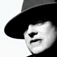 Mark Ronson & The Business Intl. ft. Boy George   Somebody To Love Me (live 2010)