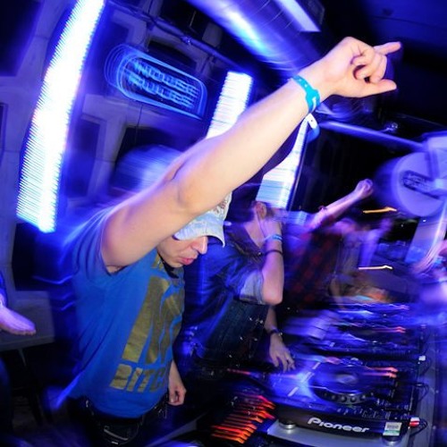 Michael Woods - Drop Zone (Avicii Remix)