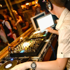 DjRobinE