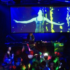 The handless organist