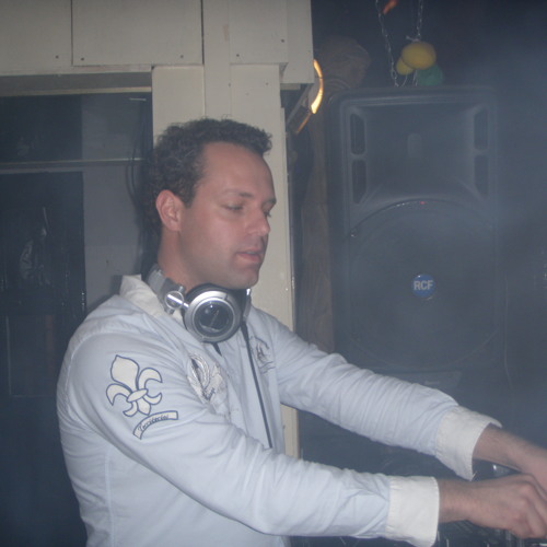 DJ Franciscus Mashup Full version - On the Run vs Heads will Roll