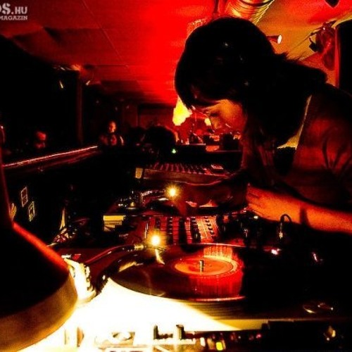 Dj Cheeky - First Streak of Dawn Live @ Tilos 20080723 / only vinyl set