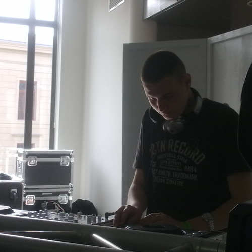 Dj Kicking On - Spooky Rave (Demo)