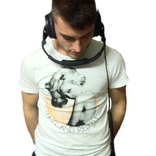 Cenix & Pixie- met her at the love parade ( Hard Donk Remix 2011 )un mastered