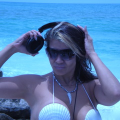 DJ Sandra Cruz