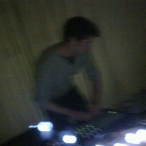 Aes Dana - Pulse Rate/ Burial - In McDonalds ( Rory Thomson - Sauras edit)