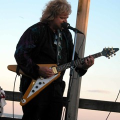 RICHARDWHONOSKIGUITAR