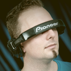 >> sascha luxx >>