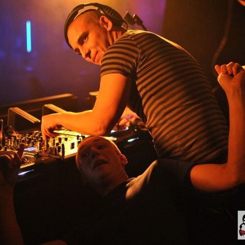 Can't Hold Us Vs Tsunami (ADHD&Pé MashUp)