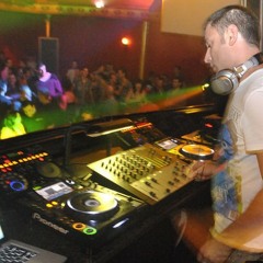 moises gallardo (dj)