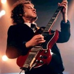 Angus Young 4