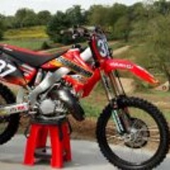 Traviss White
