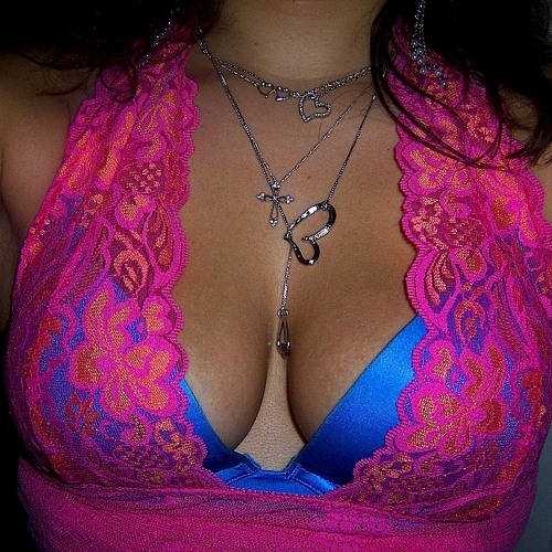 Bra Cleavage Pics