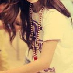 Ellaine Pili Manlapaz