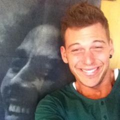 Yv lacht