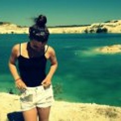 Flora Ellehøj Maleki