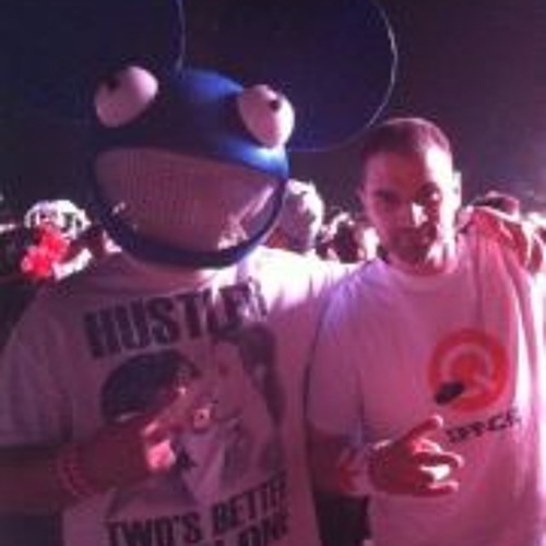 Revolvr - The Beat Goes On (Charles Deluxe Remix)