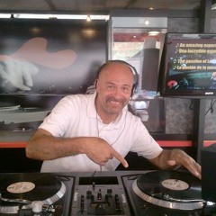 JuNiOrDWizzyJuanFreestyle
