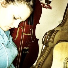 ezmaylouise (Erryn Grima)