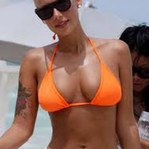 Amber Rose Nip Slip