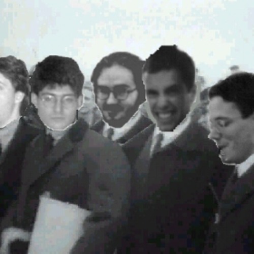 2002 Univerzalis pillanatragaszto