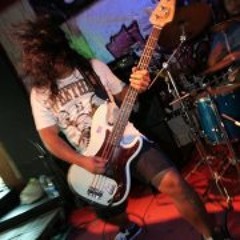 Max Bassist Annabelle