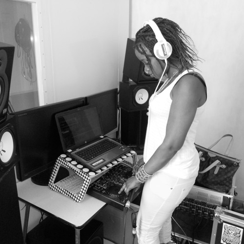 Miley Cyrus VS Selena Gomez (2012)