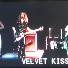 Velvet band