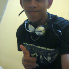 Adriano Gomes 4