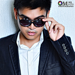 02 Queen feat. Viktoria and B-Roc