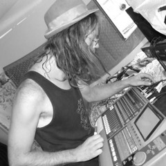 Alles Kaese___ (banda de circo, grabado durante el espectáculo y por sólo 6 pistas, pero me encanta)