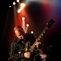 Learn & Master Guitar