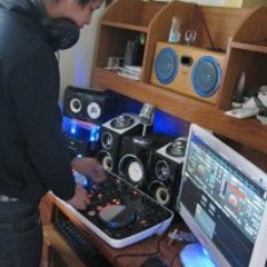 DJΩSmalljie