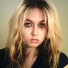 Robyn LivingDeadgirl Bell