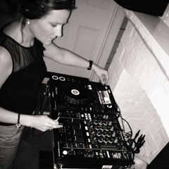 dj B2