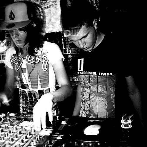 Robot!, Funkman! Ft The Mad Wobbler'z - Keep It Coming (Original Mix)