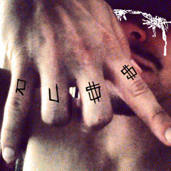 FingaTwistnRussll
